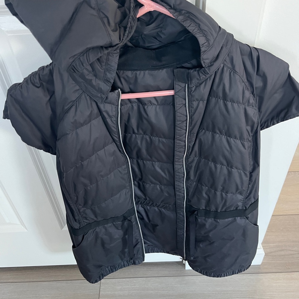 Lululemon women’s black down with hood it’s a size 8/10